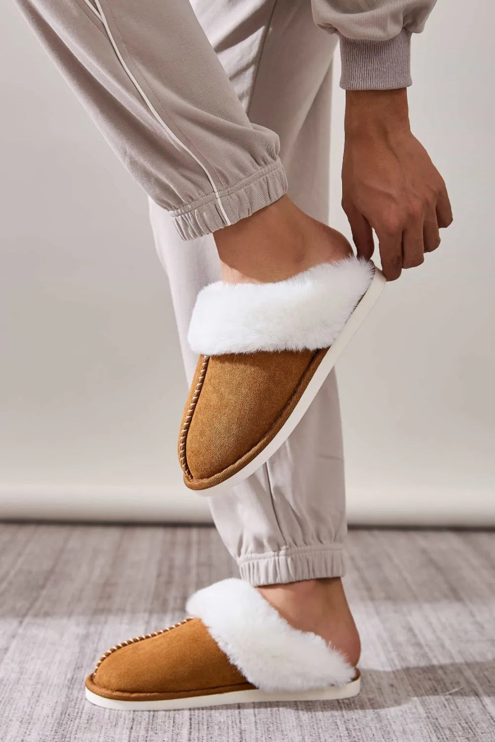 Women's Faux Fur Round Toe Slippers | Cozy Slip-On House Shoes
